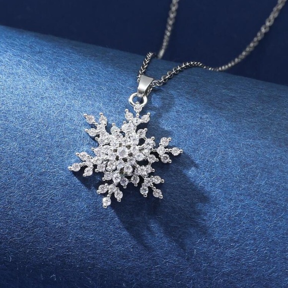 Elegant Silver Snowflake Pendant Necklace